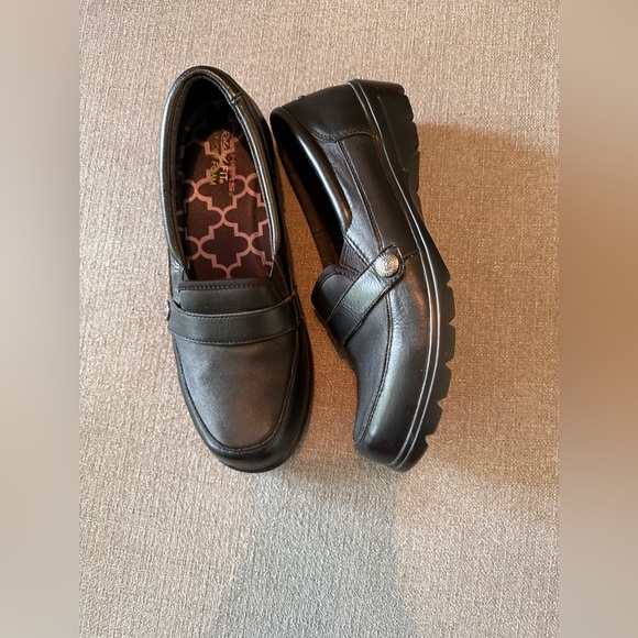 Sketchers size 10 - Picture 5 of 11